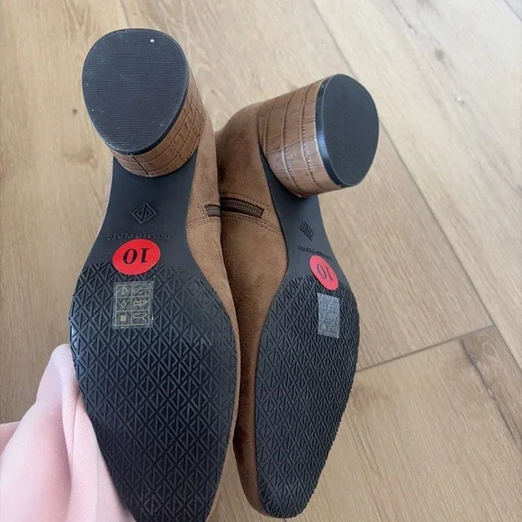 Donald Pliner Women's Giddie Heeled Ankle Booties Size 10 Brown Suede - Picture 5 of 10